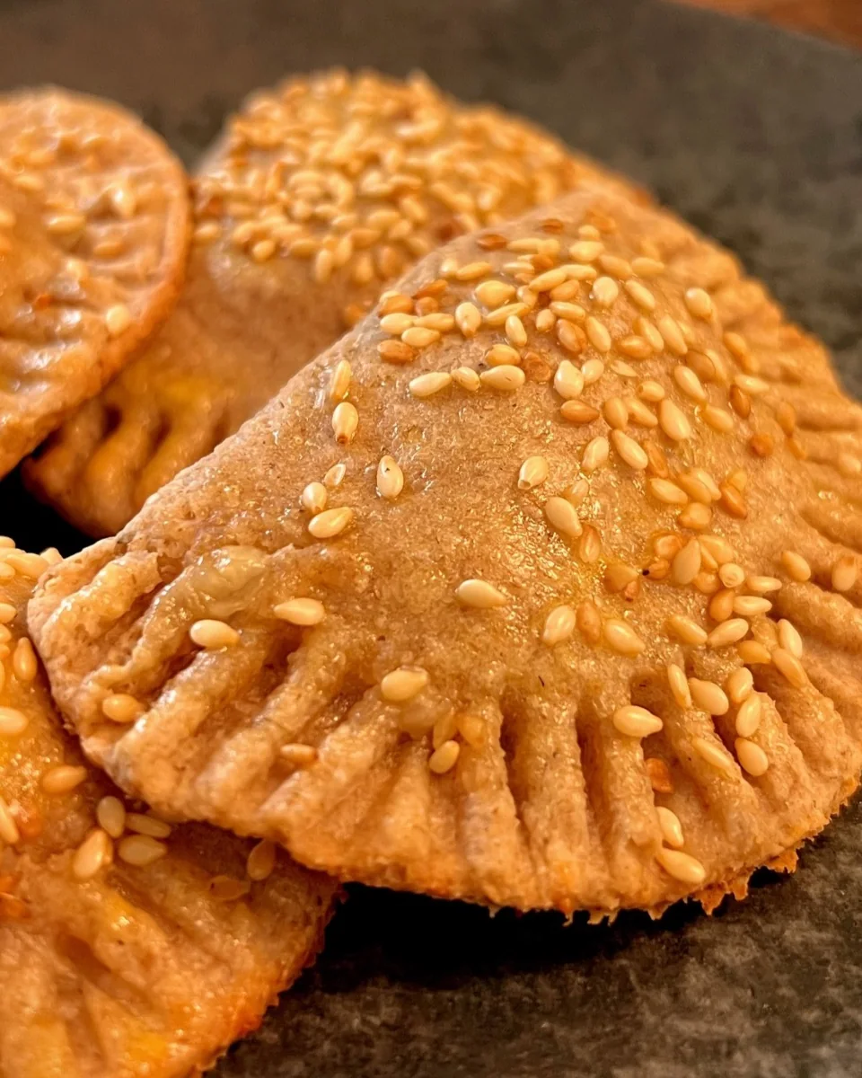 Pastéis dourados publicados no site de Lívia