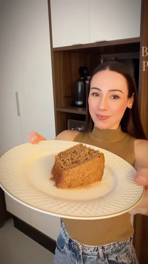 Bolo de maçã e aveia, receita de Lívia Carvalho