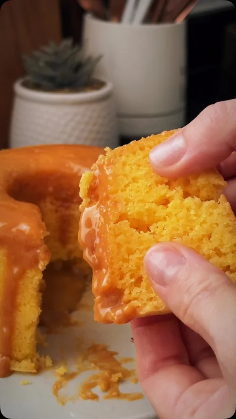 Bolinho de fubá com iogurte, receita de Lívia Carvalho